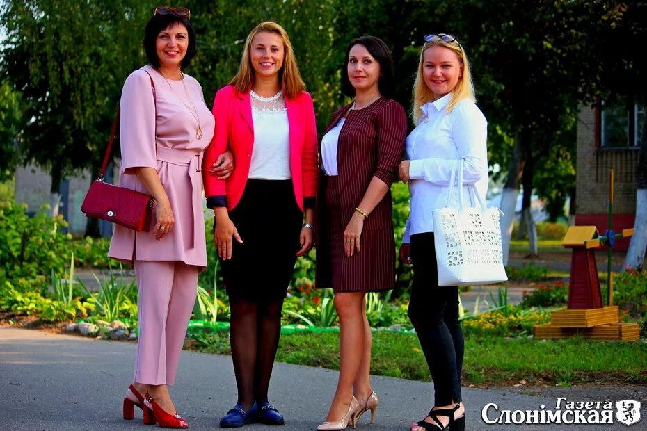 В чем пойти на день учителя. Праздничная одежда учителя. платье на первое сентября для учителя. платье на линейку учителю. торжественный наряд для преподавателей.