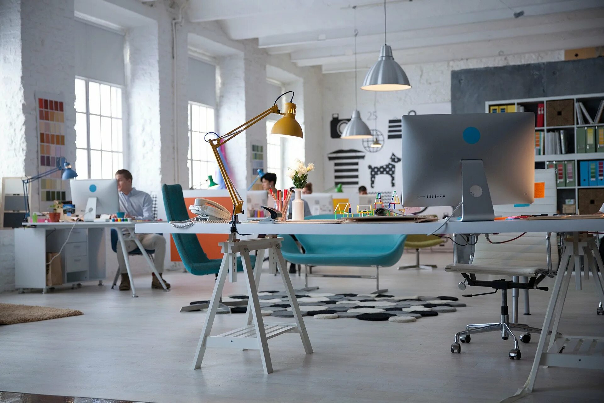 студия креативного дизайна. художественная студия интерьер. интерьер мастерской для детей. творческий интерьер. художественная студия интерьер.