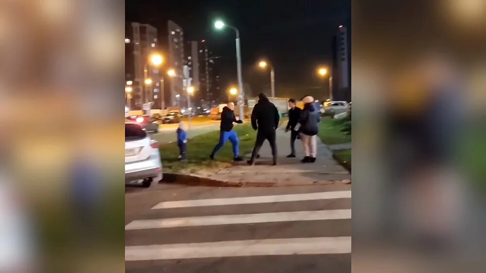Детское нападение. Нападение на мужчину с ребёнком в новой Москве. Нападении на мужчину в новой Москве. Мигранты напали на мужчину с ребенком.