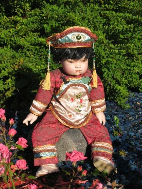 Китайские куклы мальчики. Китайские фарфоровые куклы. Азиатские куклы. Китайские национальные куклы. Фарфоровые куклы в национальных костюмах.