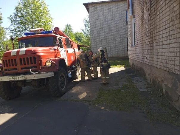 102 пожарная. 102 пожарная. 102 пожарная. Колпинский мчс сотрудники. Пч 102 ярославль.