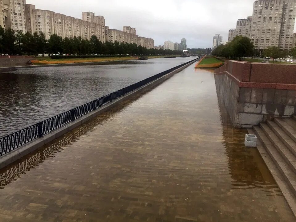 Приморская Новосмоленская набережная потоп. Питер Новосмоленская набережная. Затопление набережная Смоленки. Смоленка Санкт-Петербург затопило.