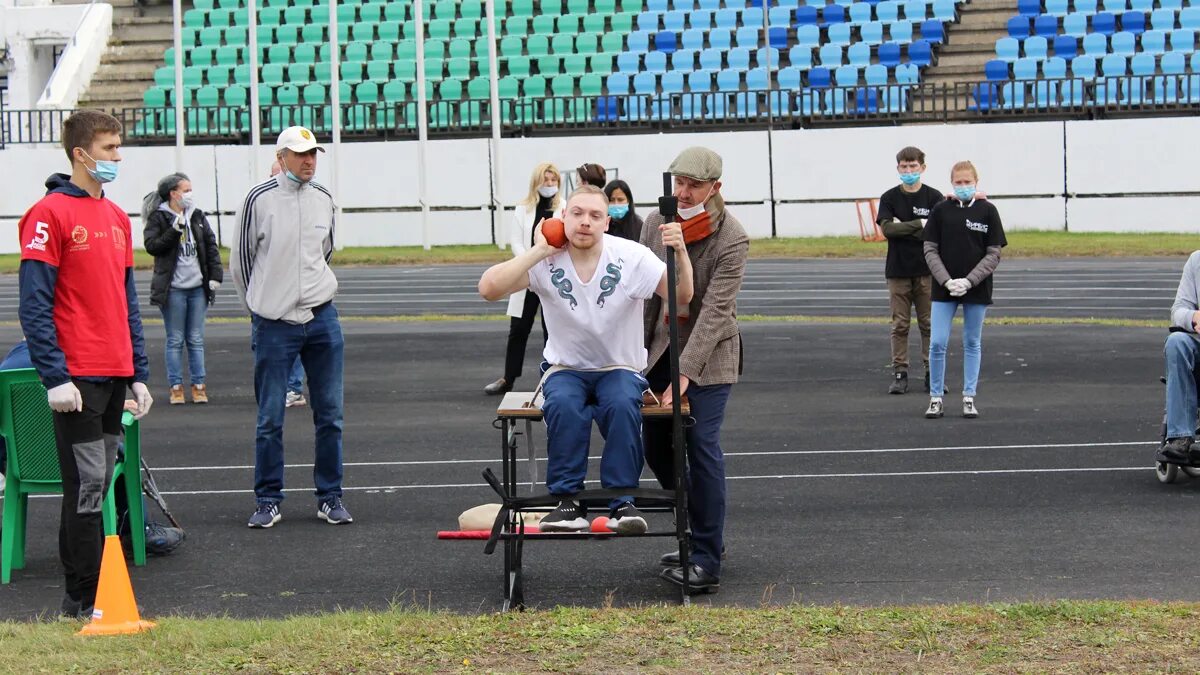 Люди с хакасии с ограниченными возможностями сообщение. Поддержка детей инвалидов. Дом инвалидов в хакасии. Детские соревнования общества инвалидов. Легкоатлетические забеги для лиц с овз.