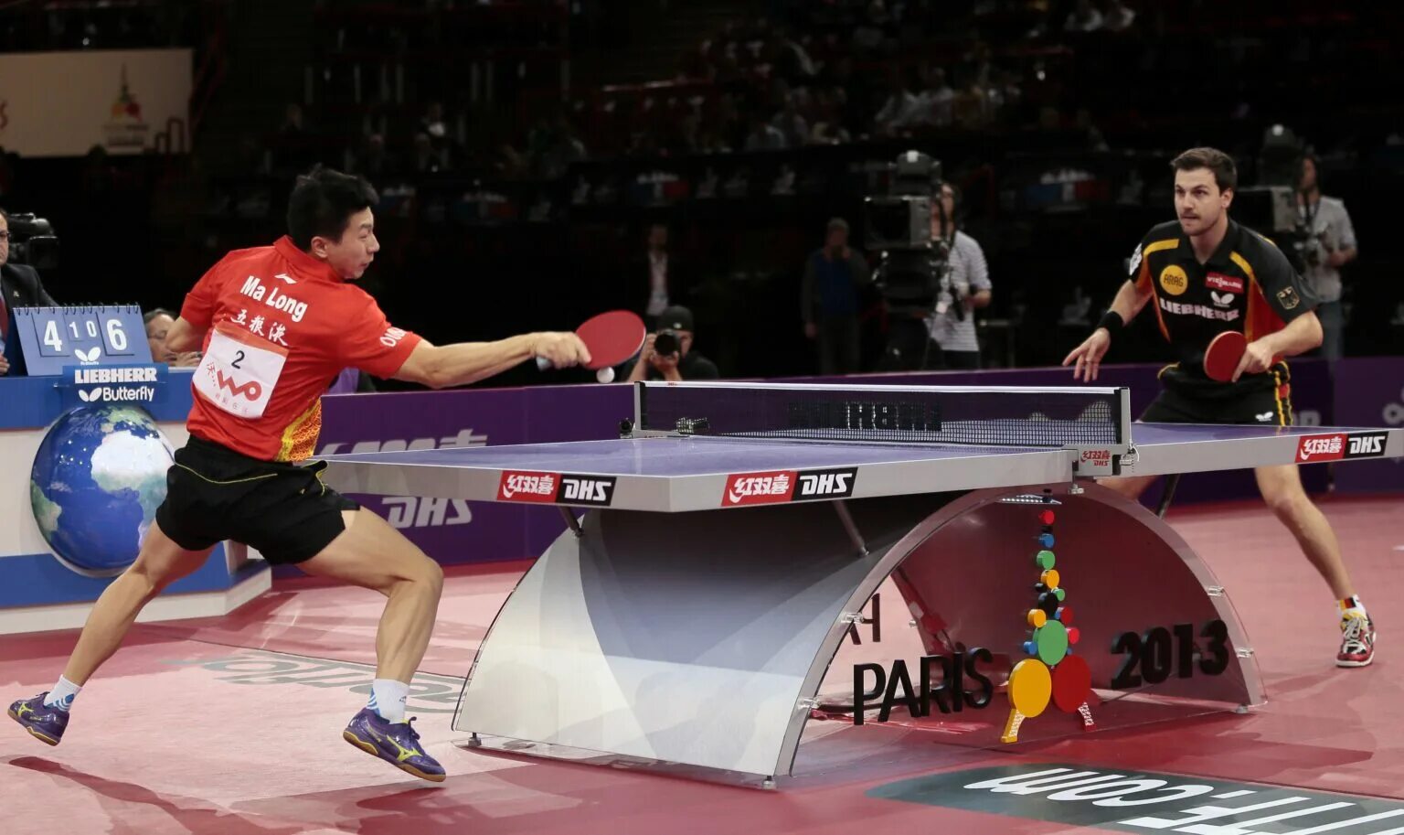 Ma long теннисист. Пинг понг игра. Настольный теннис игроки.