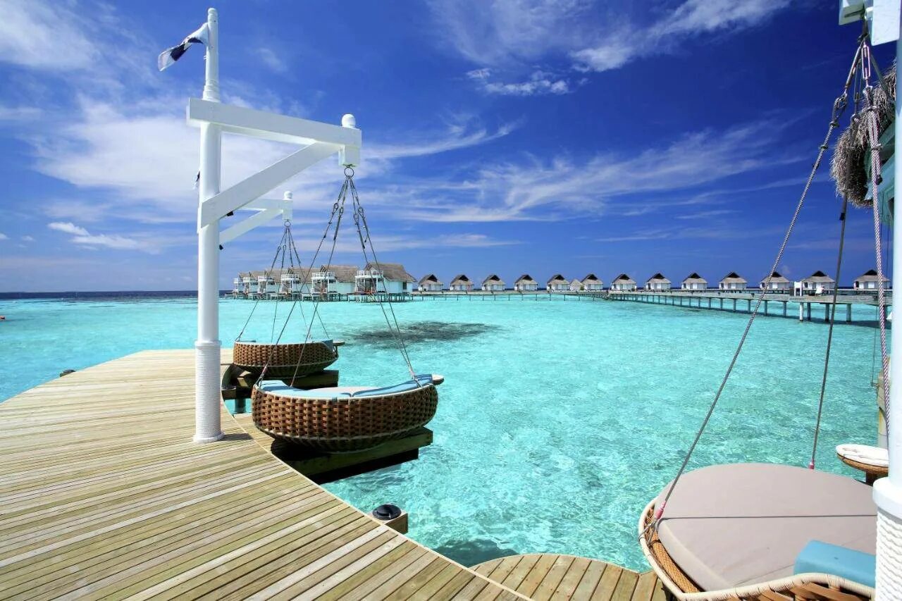 Centara grand island resort. Мальдивы Centara Grand. Остров центара Мальдивы. Centara Grand Island Resort Spa Maldives. Grand Centara Мальдивы Мальдивы отель.