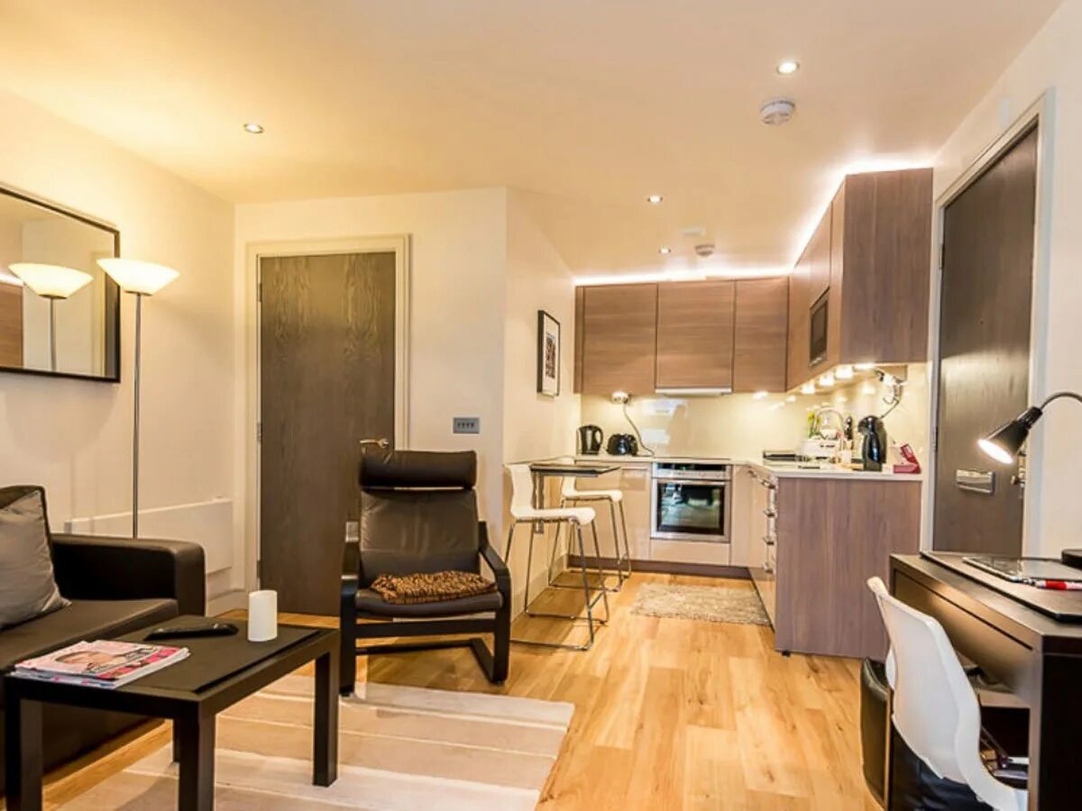 Татьяна миронова архитектор. Женщина в черная гостиная. Интерьер в квартире студии 20 кв. Не стоит оформлять квартиру. Интерьерная фотосъемка недвижимость.