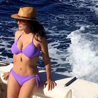 Salma hayek hot bikini