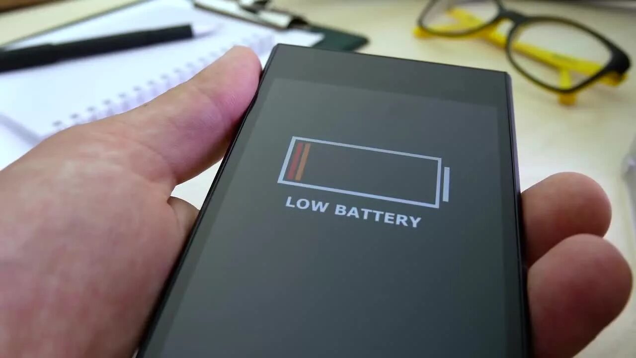 Low battery power. Smartphone Low Battery. Бэттери Лоу. Windows 7 Low Battery. Battery Low Phone Screen.