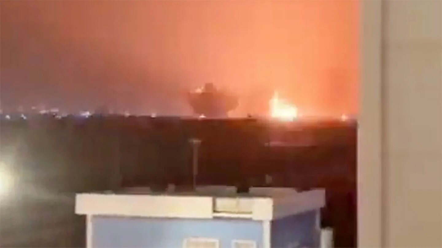 Иран нанес ракетный удар. Обстрел посольства сша. Удар ирана по американской базе в ираке. Ирак ударил по сша базам. Консульство сша в ираке.