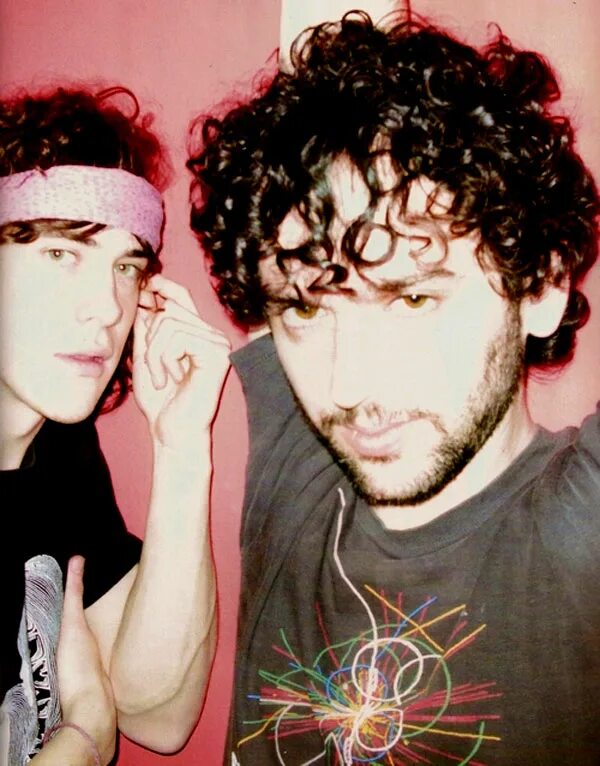 Mgmt текст. Группа mgmt. Mgmt andrew vanwyngarden. Mgmt текст. Mgmt обложка.