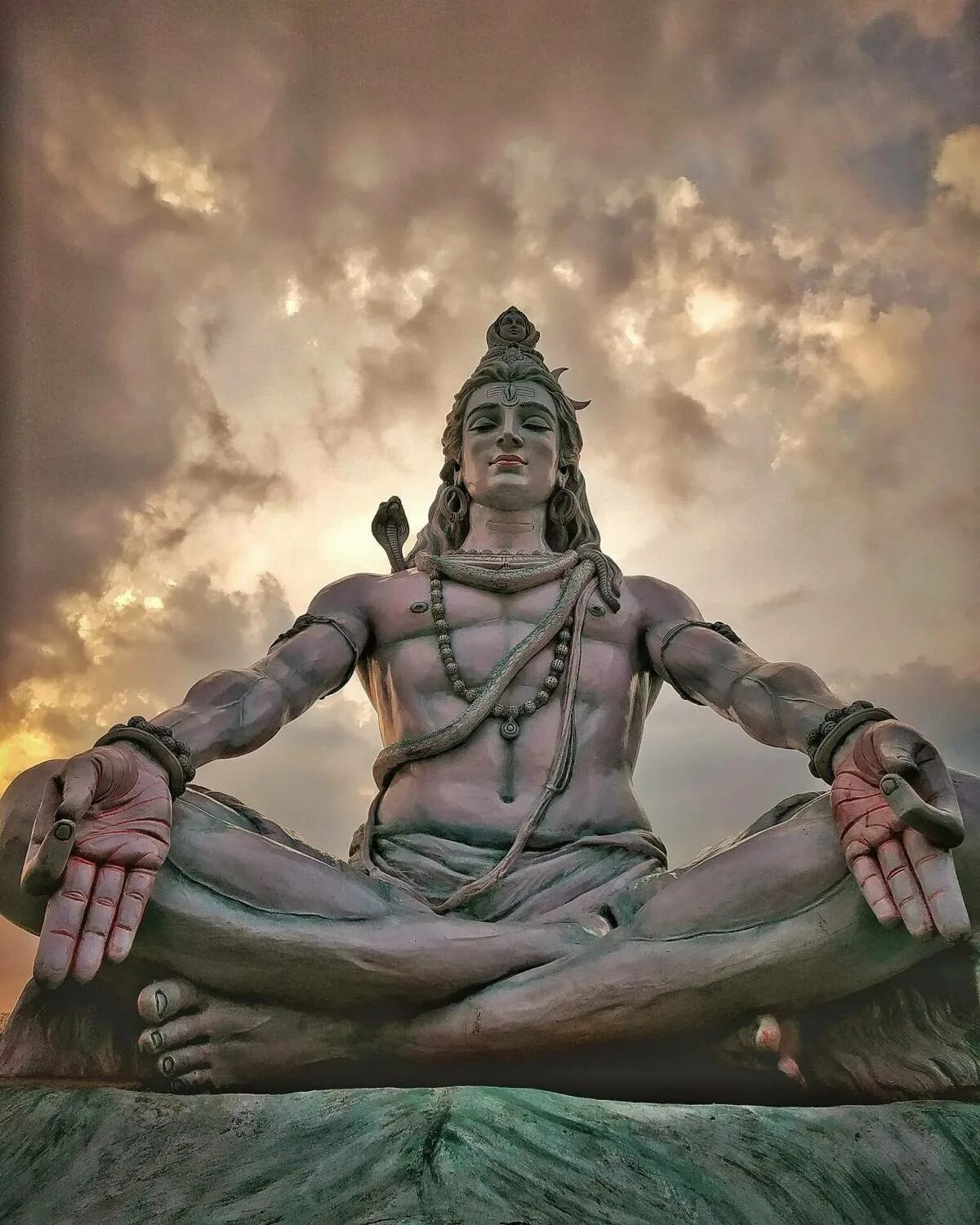 Шива бог чего. Пятиликий шива. Махадева шива. Индия статуя статуя шивы. Бог шива в индии.
