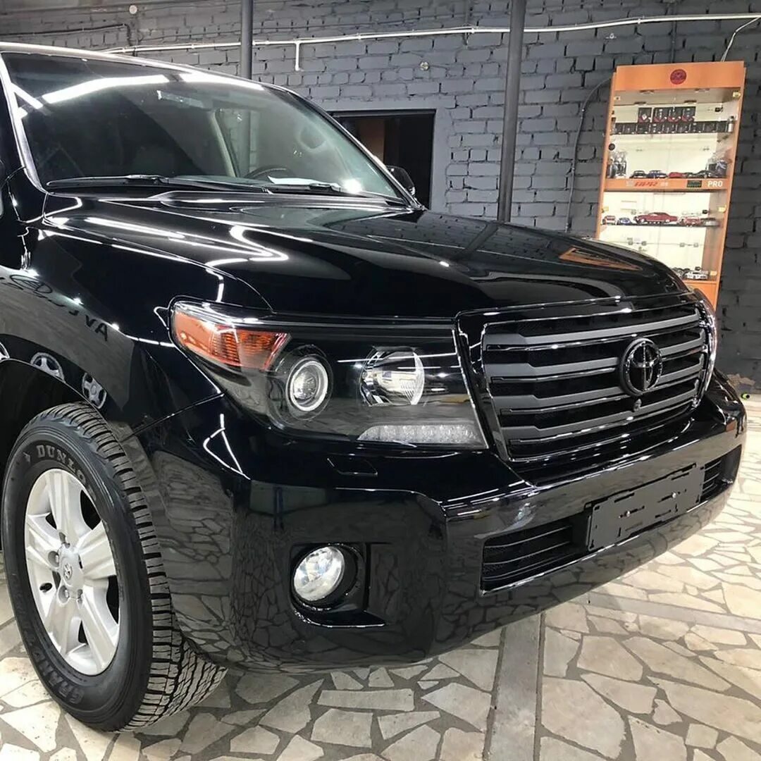 Toyota land cruiser 200 антихром. Land cruiser 200 черный антихром. Крузак 200 черный антихром. Ленд крузер антихром. Ленд крузер антихром.