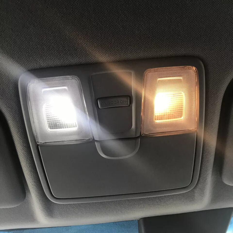 Лампочка салона киа рио 2. Лампочки в салон киа рио 4. Киа рио 2 плафон салона. Лампы салона kia rio 2012. Разъём освещения салона киа рио 3.