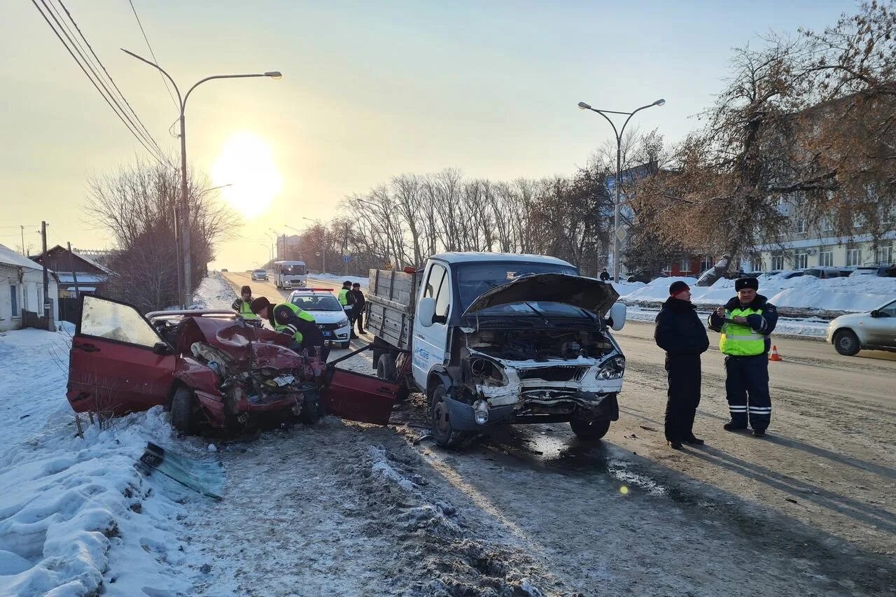 Авария в каменске-уральском вчера. Авария на трассе каменск-уральский екатеринбург вчера. Дтп в уральском. Дтп в уральском. Дтп в уральском.