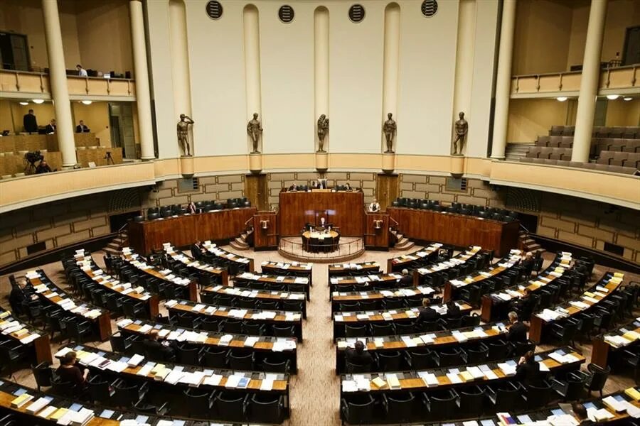 Как называется парламент нашей страны. Парламент Финляндии 2022. Заседание парламента Финляндии. Зал заседания парламента Австрии. Однопалатный парламент в Дании.