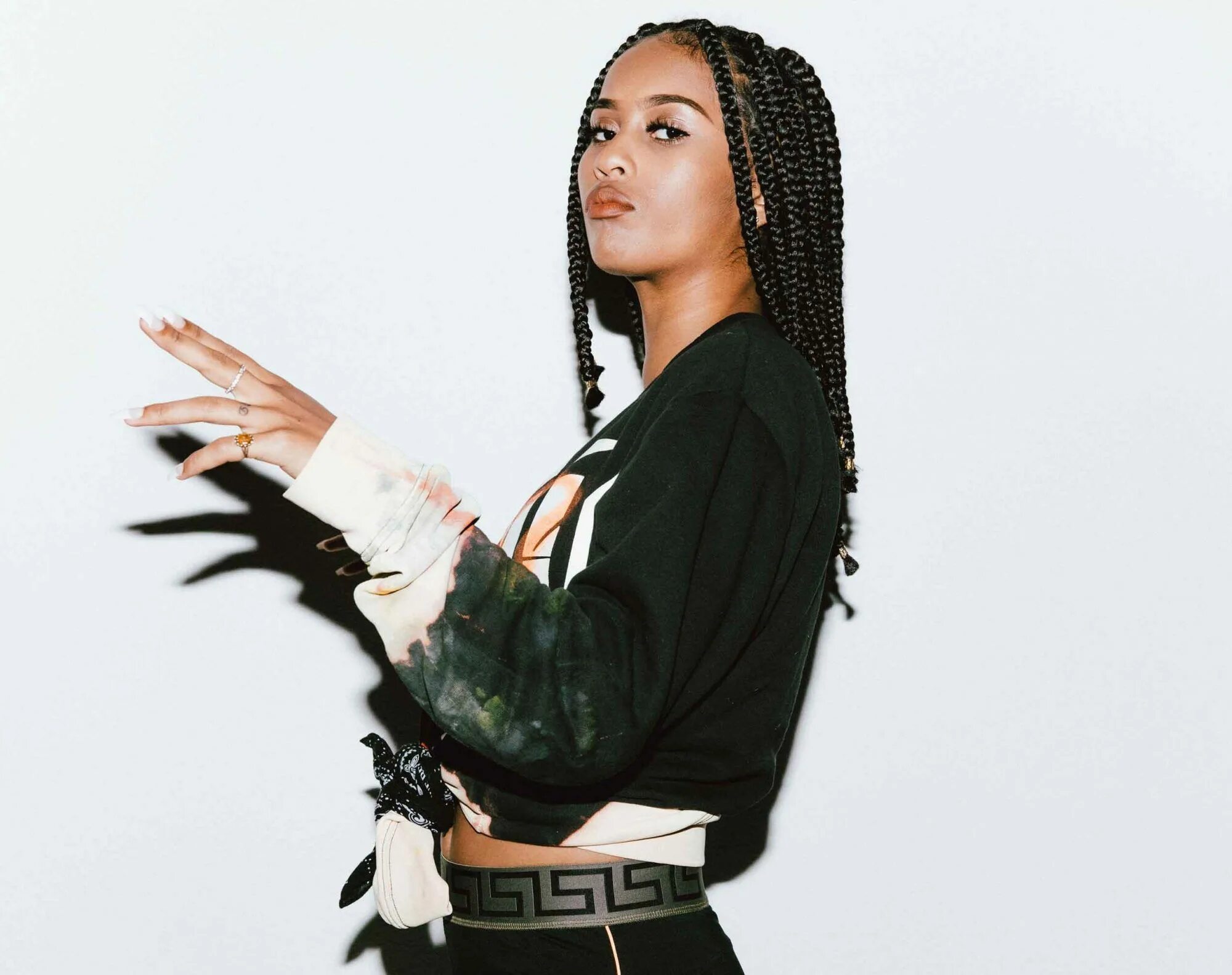 Мелек рэперша. Missy elliott 2000. Американская хип хоп исполнительница. Карди бы. Америка рэписполнителница.