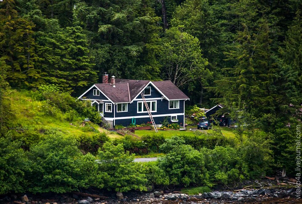 Дома на аляске. Аляска домики. Дом на Аляске. Дом в Джуно Аляска. Дом в стиле Аляска.