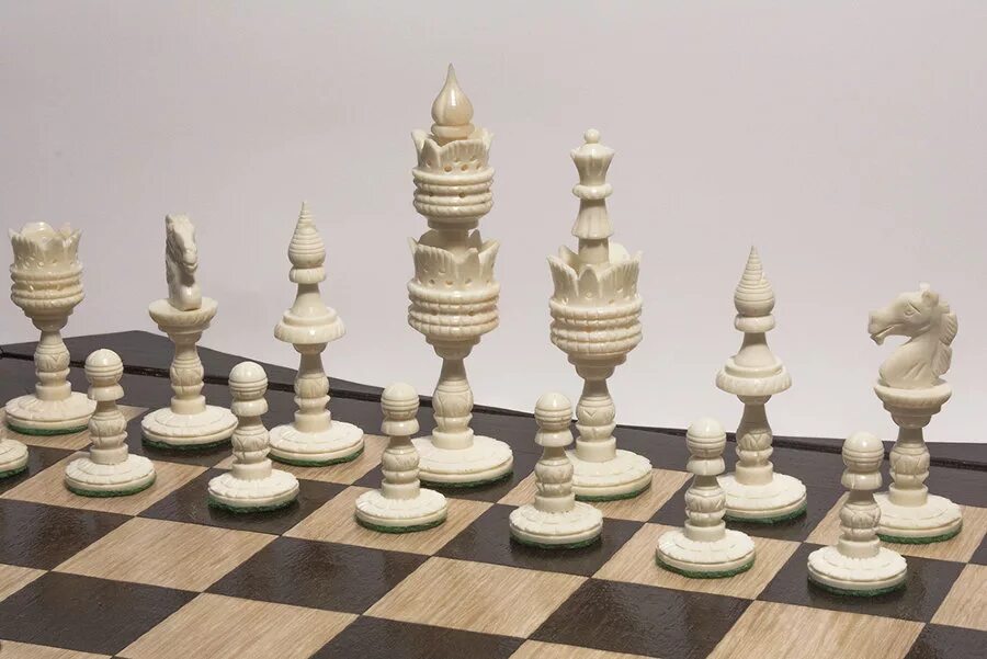 шахматы из слоновой кости геннадий падерин. из бивня шахматы из гарри поттера. советские шахматы из слоновой кости. шахматы из кости. шахматы из кости.