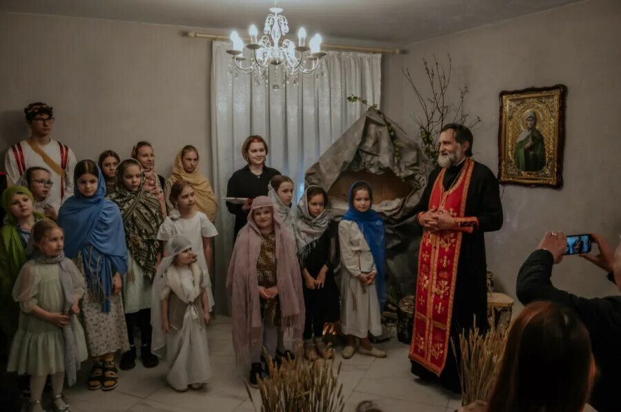 малыши на приходе. иллюстрации дети в детском саду. дети в саду. детский приход. детский приход.