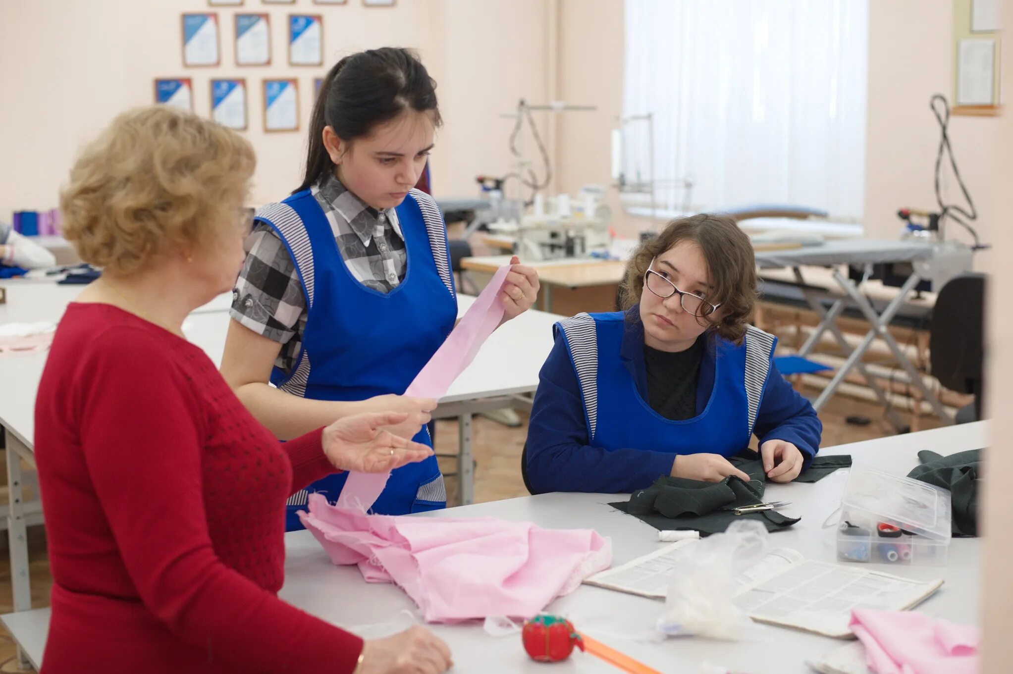 Ивановский колледж легкой промышленности Иваново. Технолог швейного производства. Технолог в Швейный цех. Технолог на швейной фабрике. Вакансия технолог швейного производства