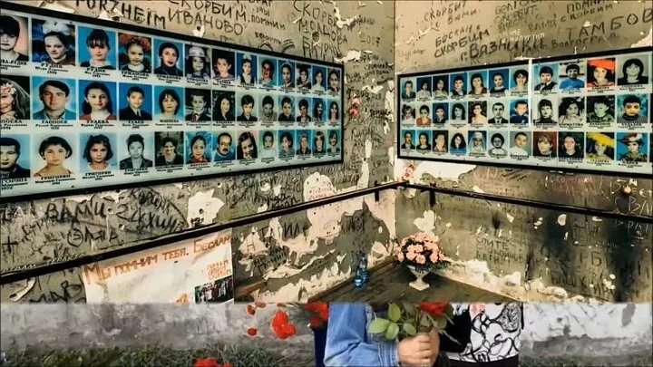 Жертвы беслана количество. Жертвы беслана количество. Школа беслана 1 сентября 2004. Школа беслана 1 сентября 2004. Трагедия в беслане 1 сентября 2004.