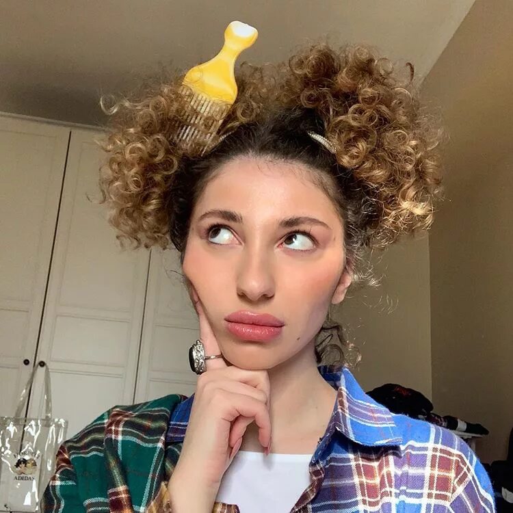 Аника певица анна пурцен. Аника певица. Аника певица. Аника газгольдер. Anikv певица.