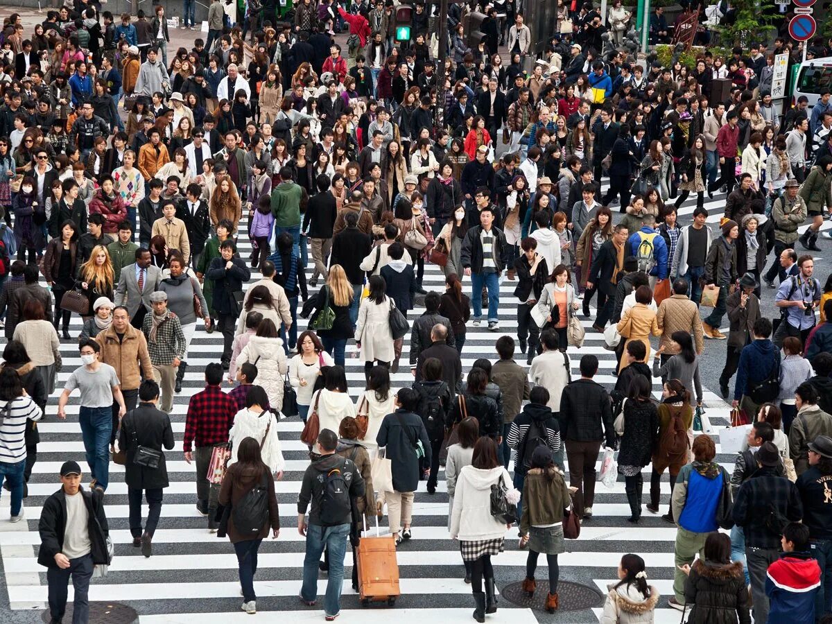 Население Рязани на 2022. Население Японии на 2022. Токио перекресток Сибуя. Толпа людей в городе.