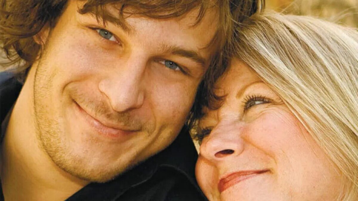 Любви все возрасты покорны 2. Продолжение фразы любви все возрасты покорны. Любви все возрасты стих. Любви все возрасты покорны. Любви все возрасты покорны 2.