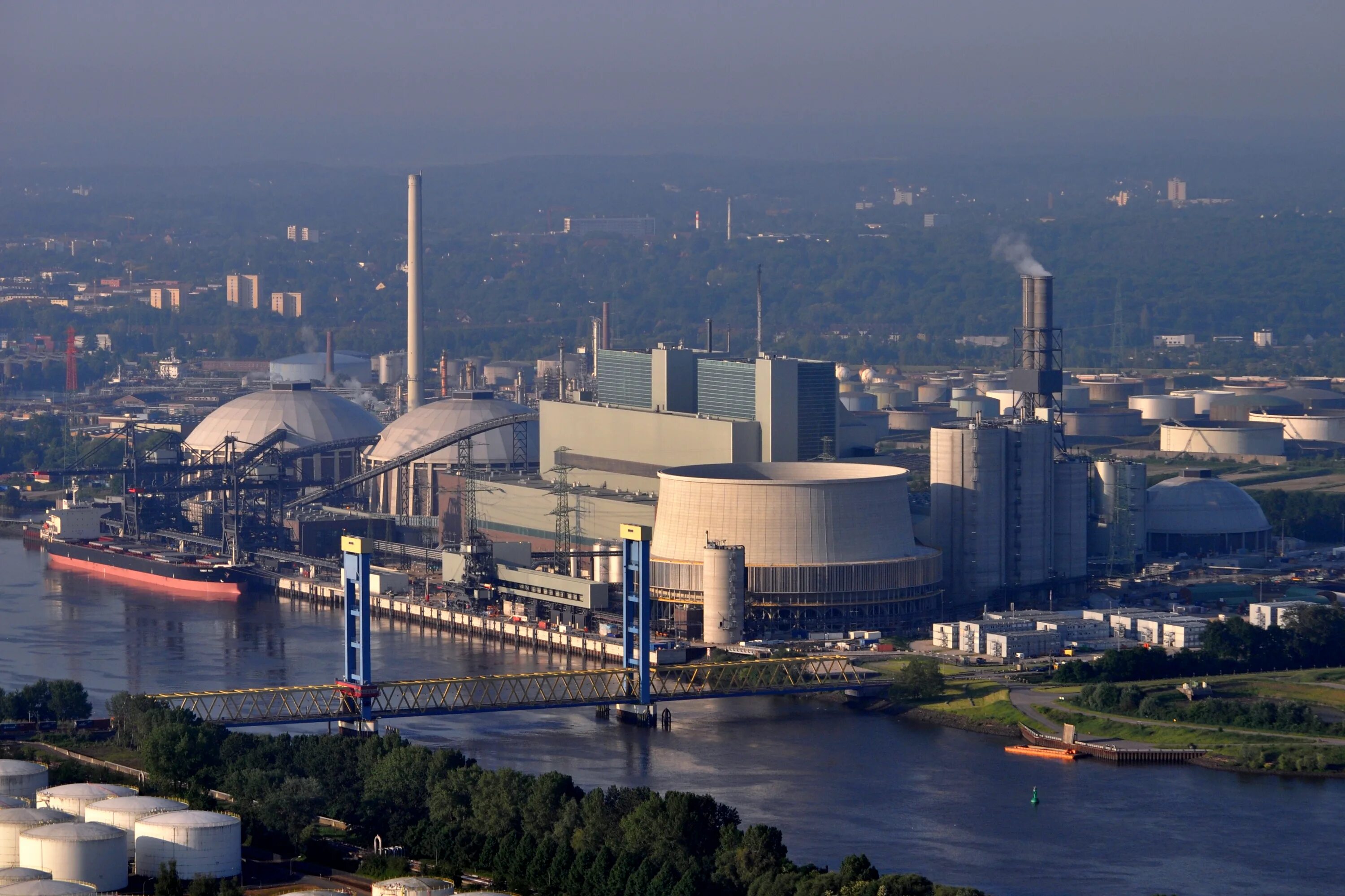 ТЭЦ Hamburg-Moorburg. Индустрия Гамбург. Гамбург промышленность. Промышленность Берлина. Какая промышленность в германии