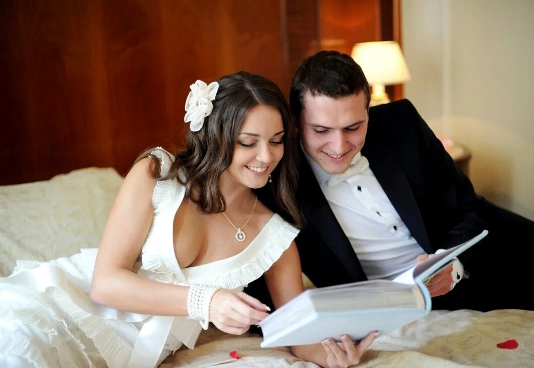 Хочу найти жениха. Невеста в загсе. Женщина замуж. Невеста хочет замуж. Хочу найти жениха.