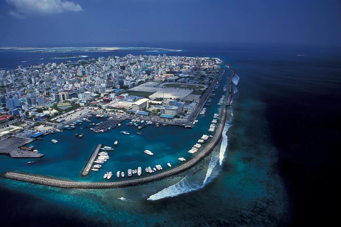 Город Мале Мальдивы. Столица Мальдив - город Мале.. Мале площадь острова. Площадь Мале Мальдивы. Погода мале