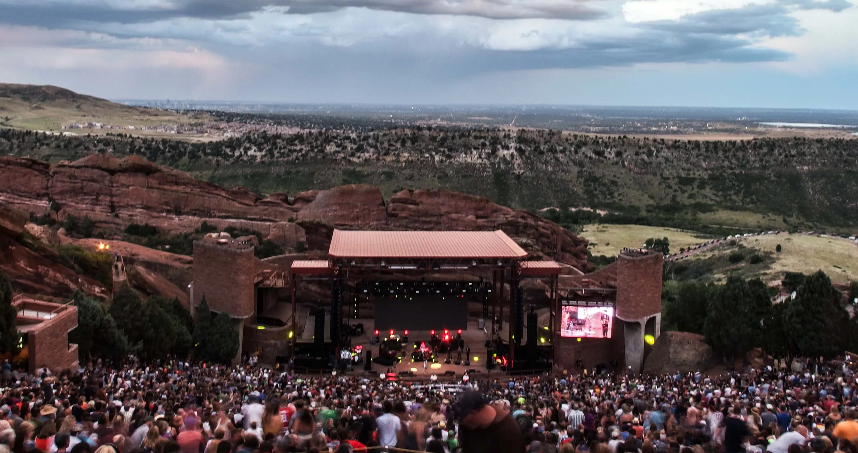 Форум ред рок. Ред Рокс амфитеатр. Red Rocks Park and Amphitheatre. Фестиваль Red Rocks. Red Rock концертная площадка.