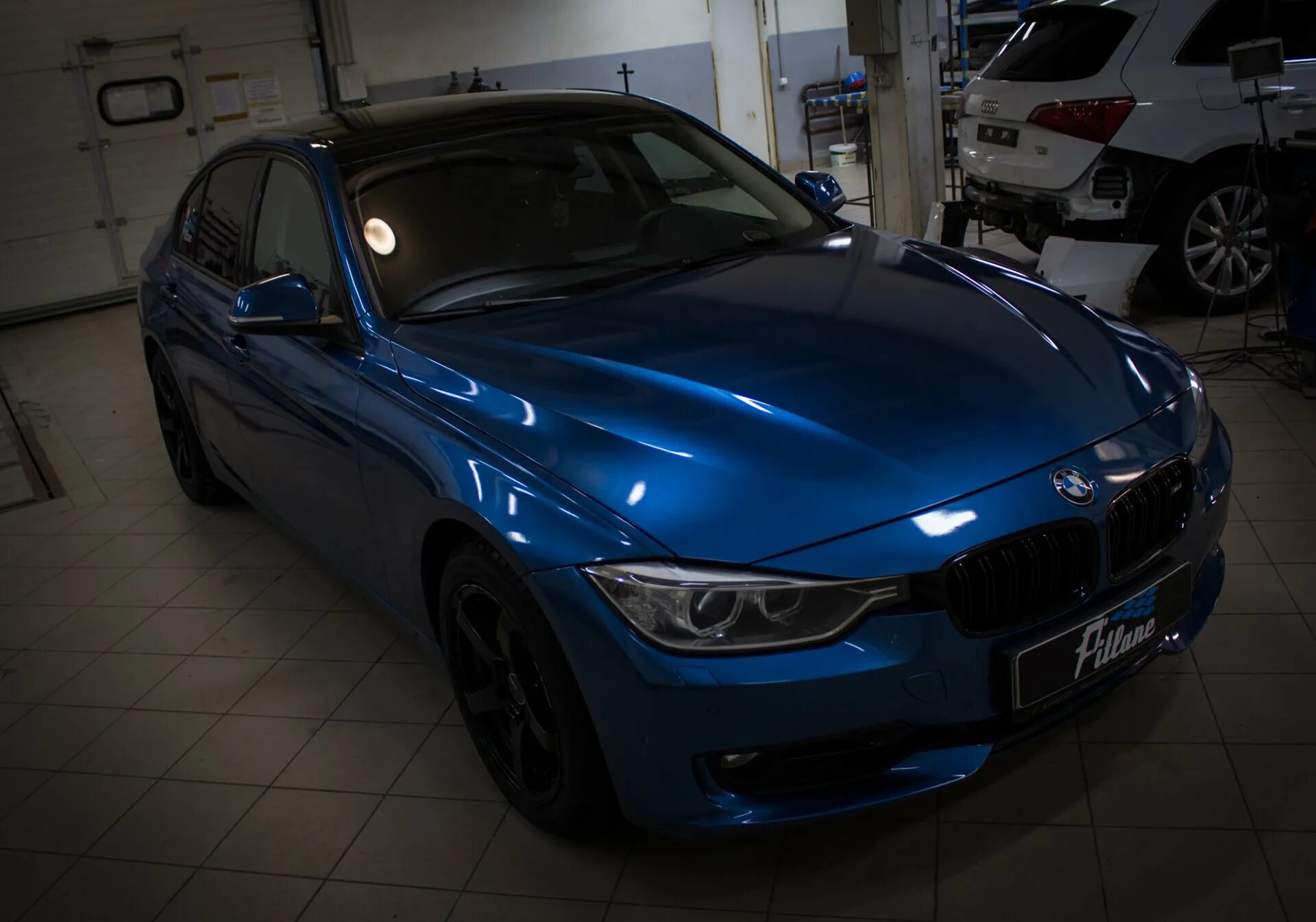 Черная голубая машина. BMW m3 Полуночный синий. БМВ 3 цвет синий перламутр. БМВ цвета индиго. BMW m3 голубая перламутровая.