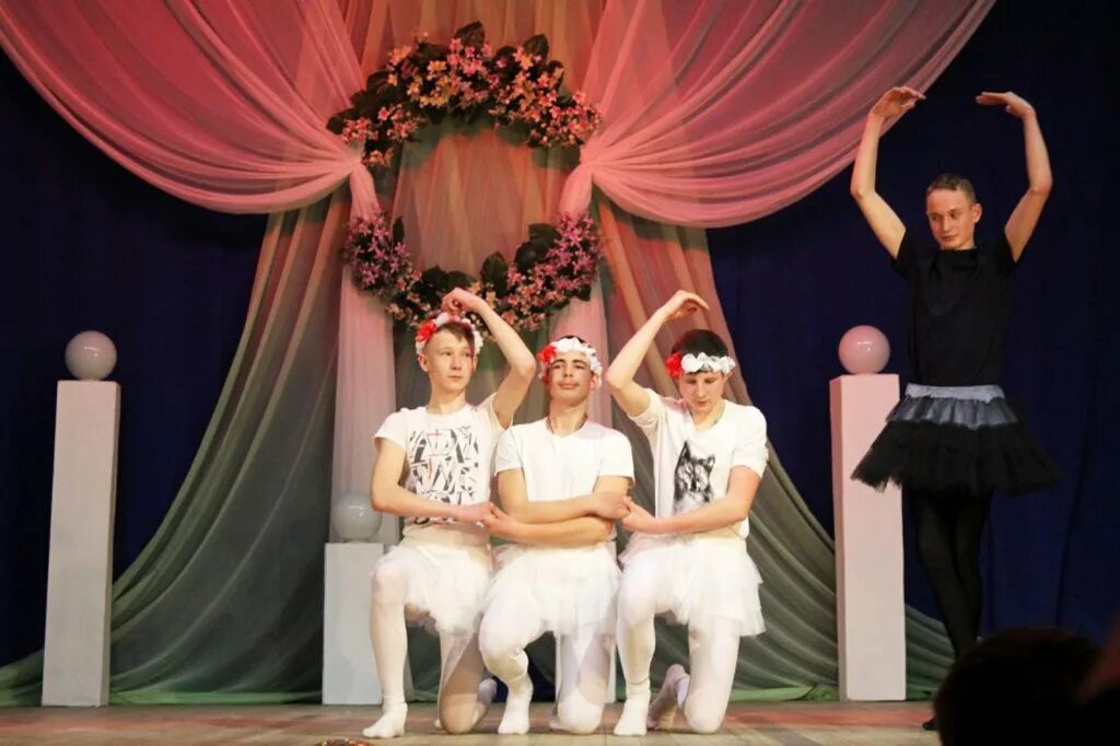 театральный кружок в доме культуры. театральные кружки в доме культуры. участники вокальной группы. театральные кружки для детей. детские театральные студии.