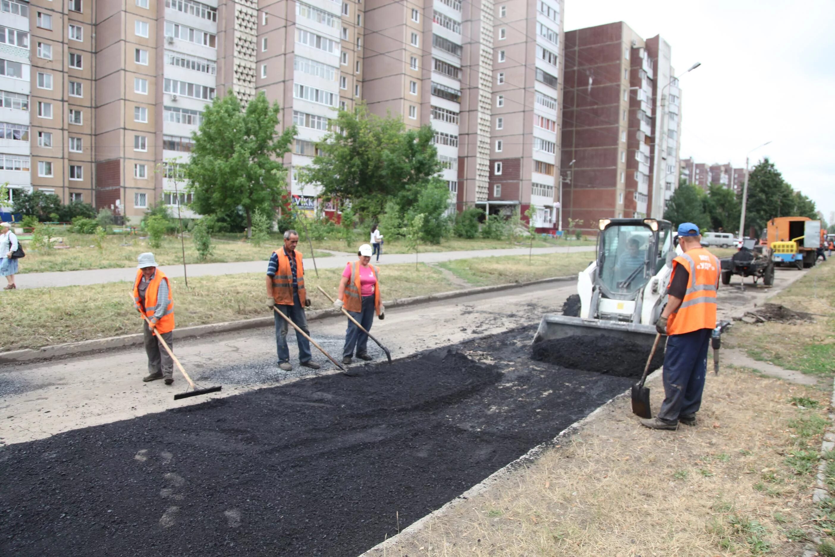 Благоустройство автомобильных дорог. Ремонт дорог. Строительство дорог в городе. Ремонт дорог в городе. Переустройство дороги