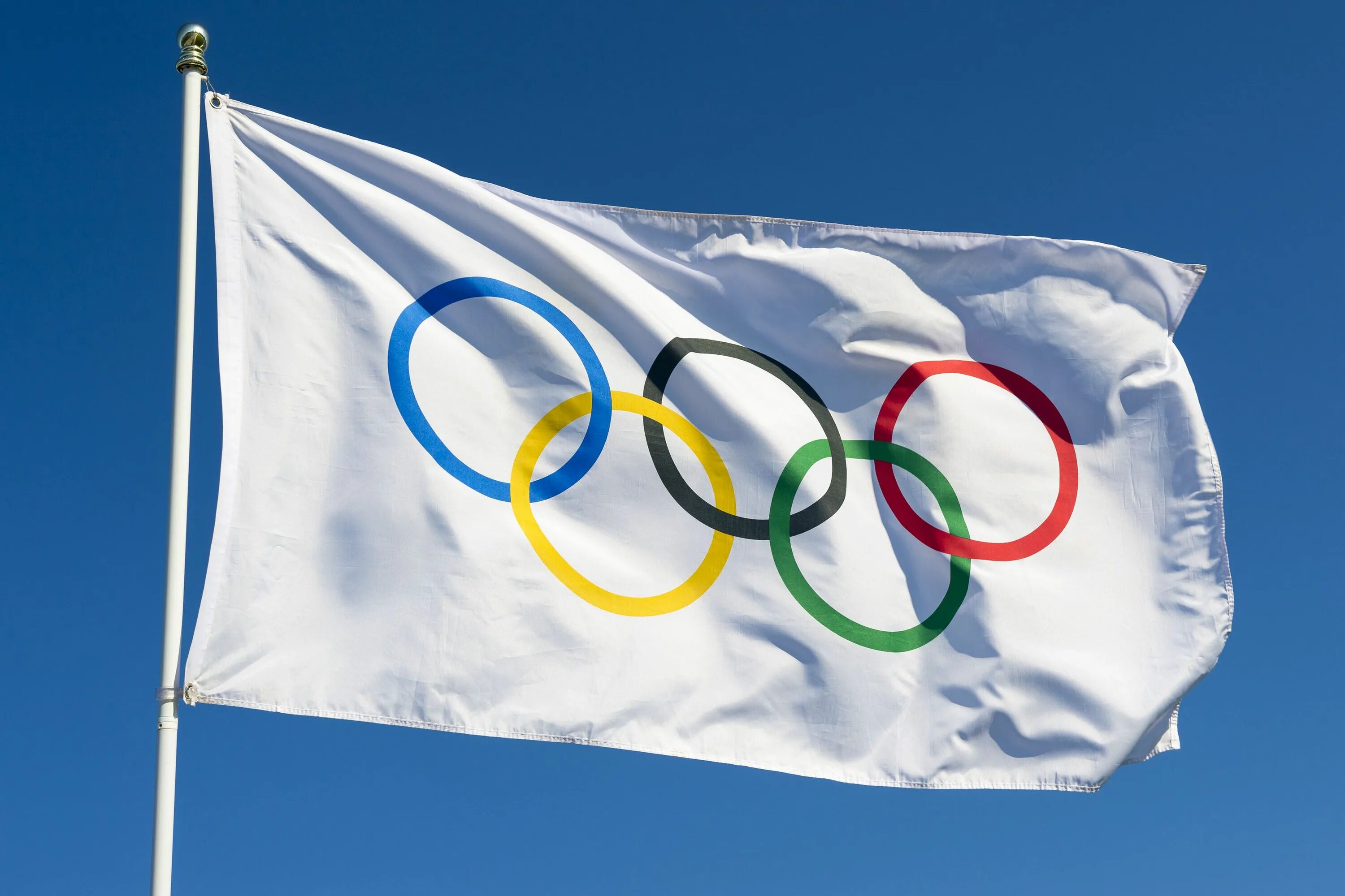 Флаг зимних олимпийских игр. Олимпийские игры Олимпийский флаг. Олимпийский флаг 2022. Флаг олимпиады в Пекине 2022. Международный паралимпийский комитет.