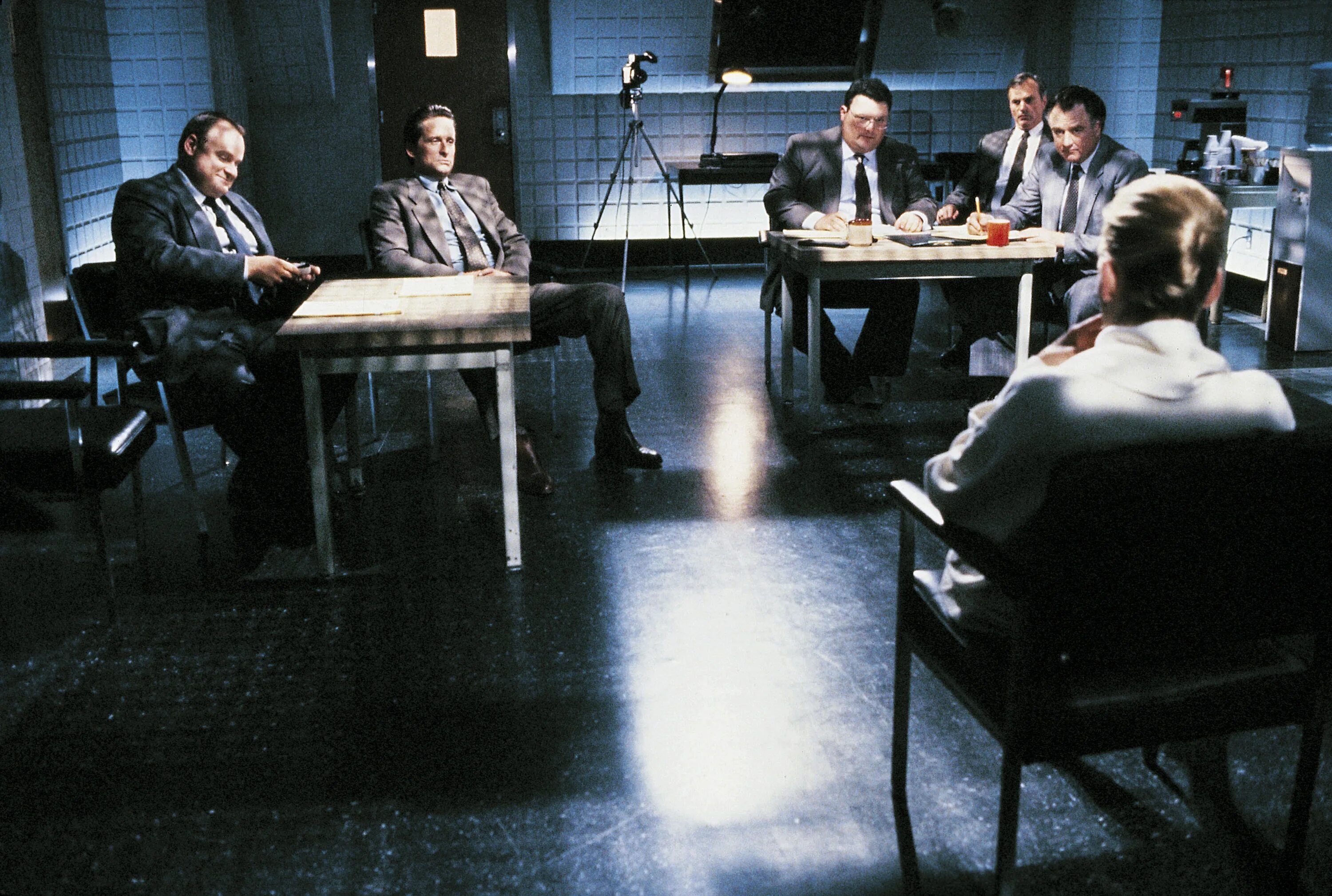 Шэрон стоун основной инстинкт. Шэрон стоун основной инстинкт сцена допроса. Основной инстинкт basic instinct (1992). Шэрон стоун основной инстинкт. Шэрон стоун основной инстинкт сцена.