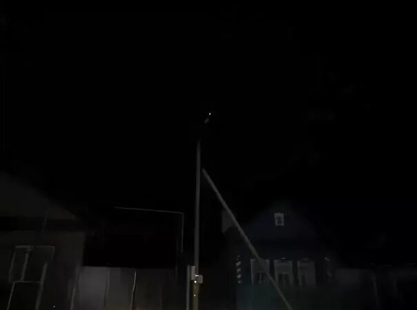 Почему нет освещения на улице. Нет освещения. фонарь не горит ночь. нет освещения на улице.