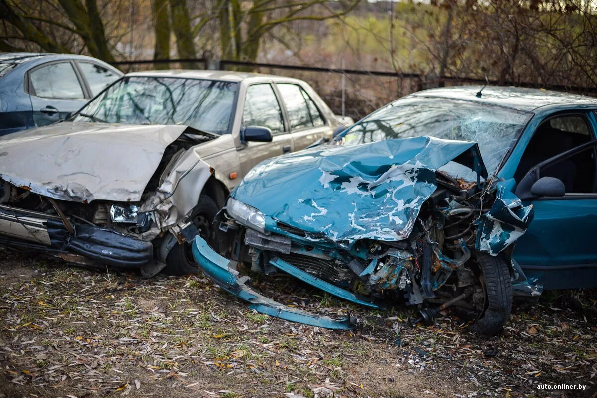 Автомобиль после аварии. Разбитые машины на штрафстоянке. Авто после штрафстоянке.