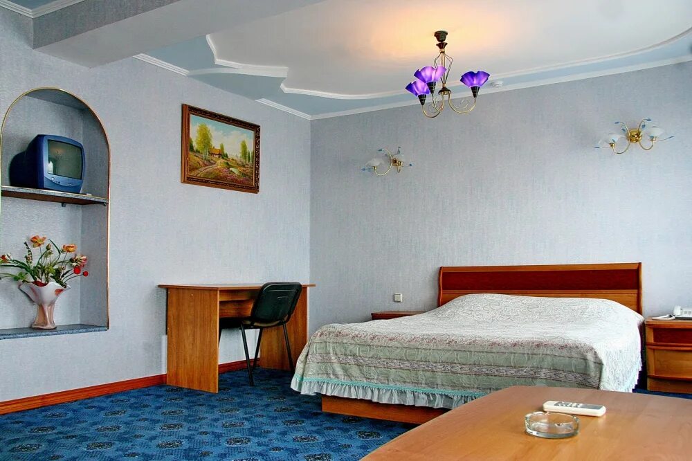 гостиница «курск» на улице ленина. курская гостиница курск. гостиницы в центре курска. гостиница курск ул ленина 24. гостиница аквамарин курск фото.