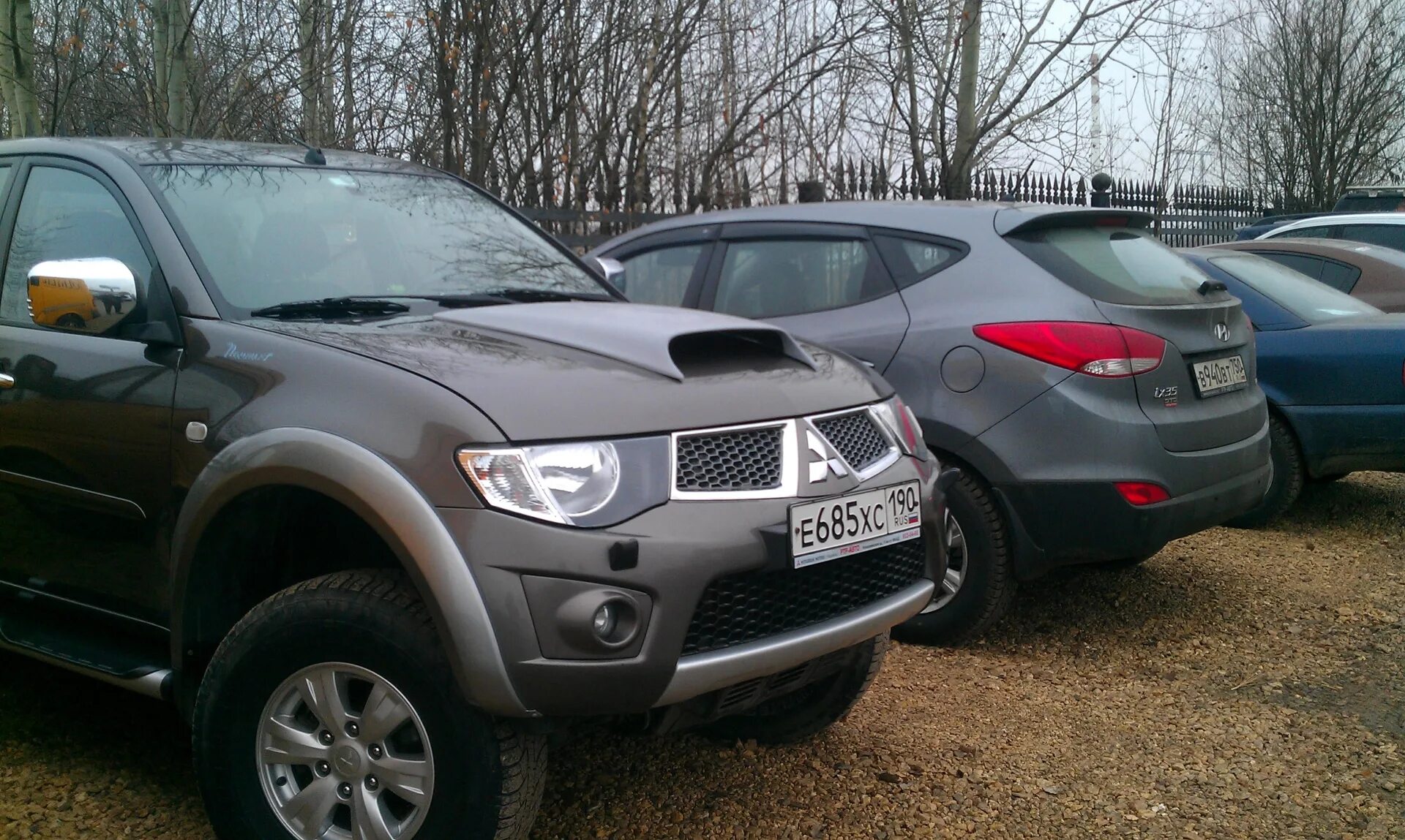 Продажа mitsubishi с пробегом. Дефлектор капота л200 Мицубиси. Воздухозаборник на капот Митсубиси л200. Черный Митсубиси л200 2008. Капоть Митсубиси л 200.