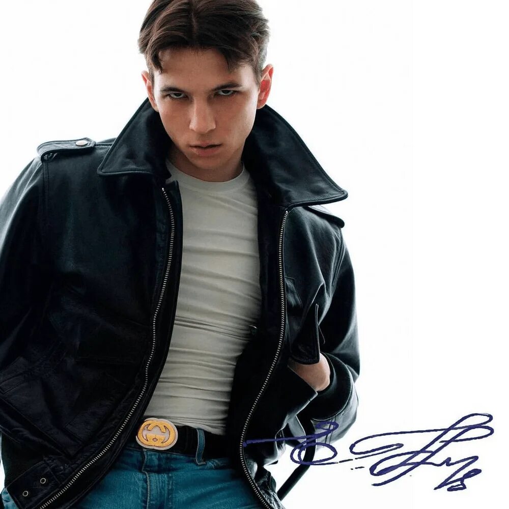 Луис фонси 2021. Голый павел. Vacio рэпер. Вацио. Vacio певец.