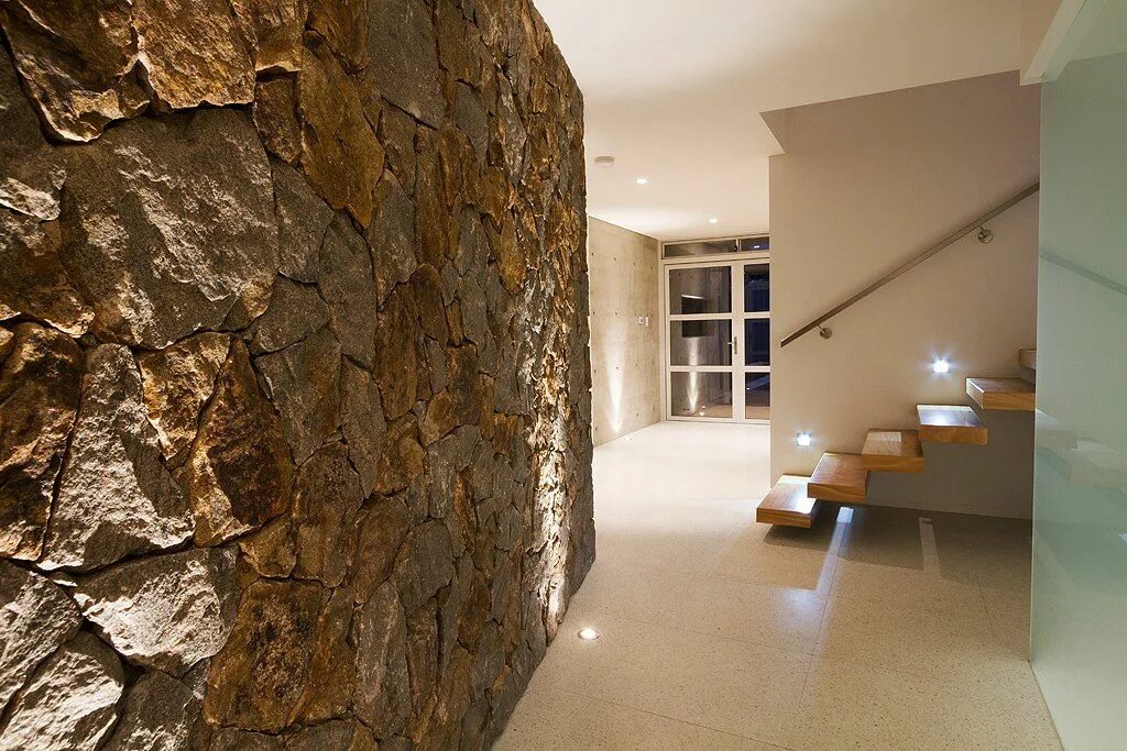 Отделочные материалы в интерьере. Гладкая облицовка стен. Настенные панели lamet. Интерьер под камень из бетона. Гладкая облицовка стен.