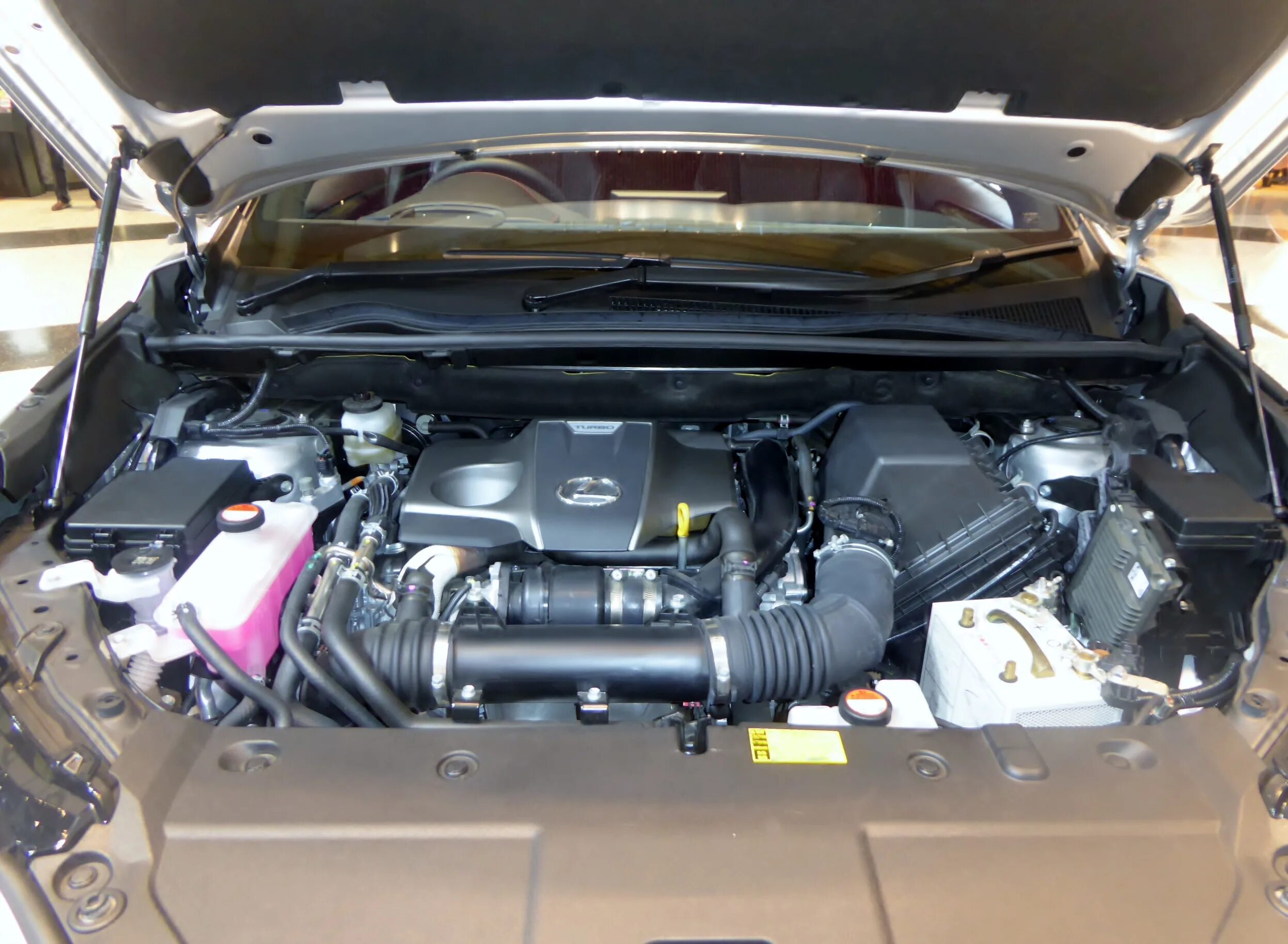 Двигатель lexus nx. Lexus nx 300 аккумулятор. Двигатель лексус nx 200t. Держатель капота для lexus nx200. Двигатель lexus nx 200.