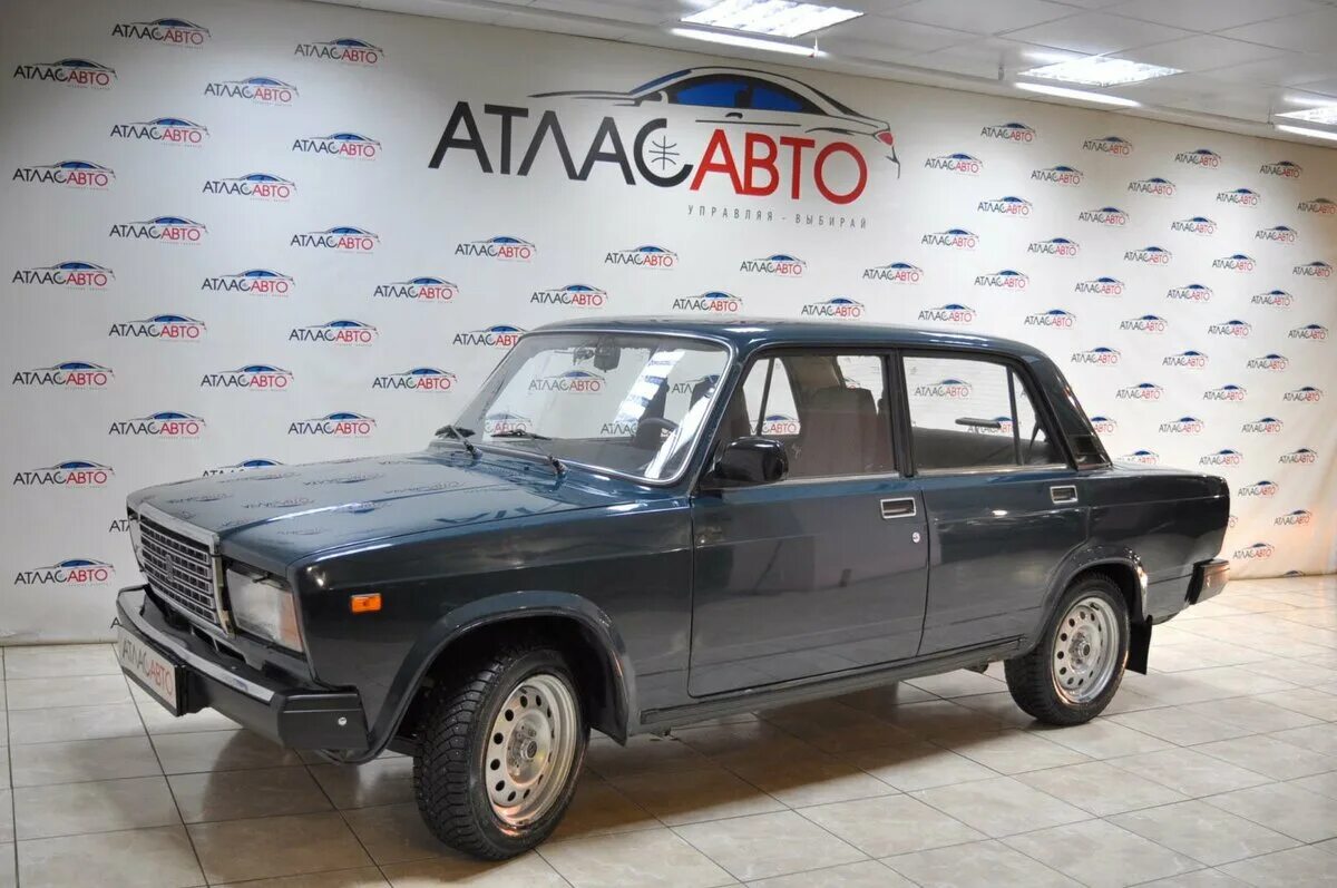 2107 авито куплю москва. ВАЗ 2107 В автосалоне. ВАЗ 2107 новая с салона. Дилерские ВАЗ 2107. Новая ВАЗ 2107 В 2007 году.