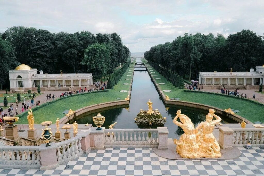 Дворец петергоф в санкт петербурге. Эрмитаж в петергофе. петергоф фонтаны эрмитаж. загородная резиденция петра великого в петергофе. петергоф дворцово-парковый ансамбль внутри.