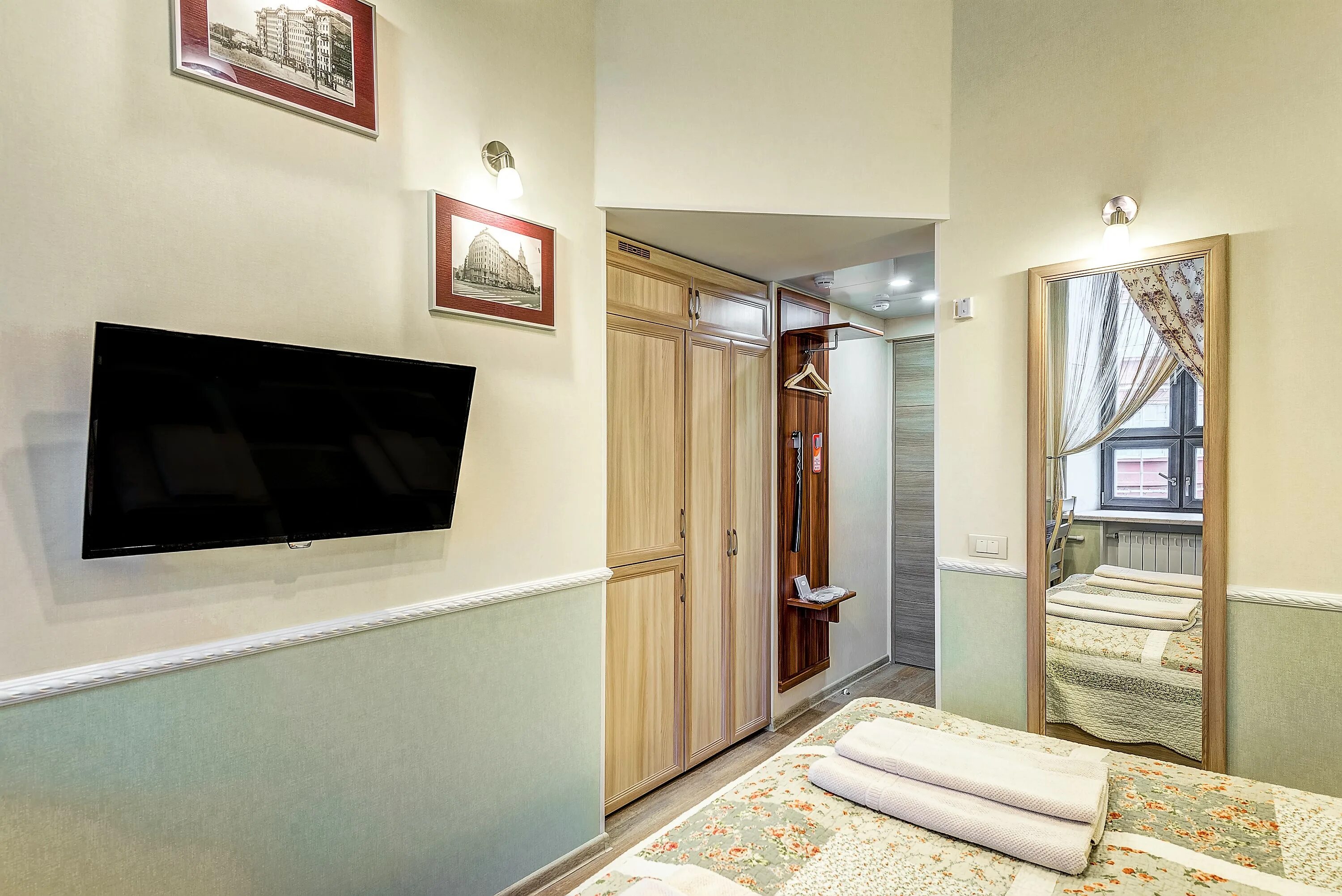 Зал танцевальный голубой москва. Отель авита красные ворота. Soul loft бауманская. Черно-желтый интерьер лофт. Гостиница авита красные ворота.