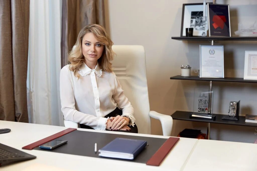 Собственница владелица