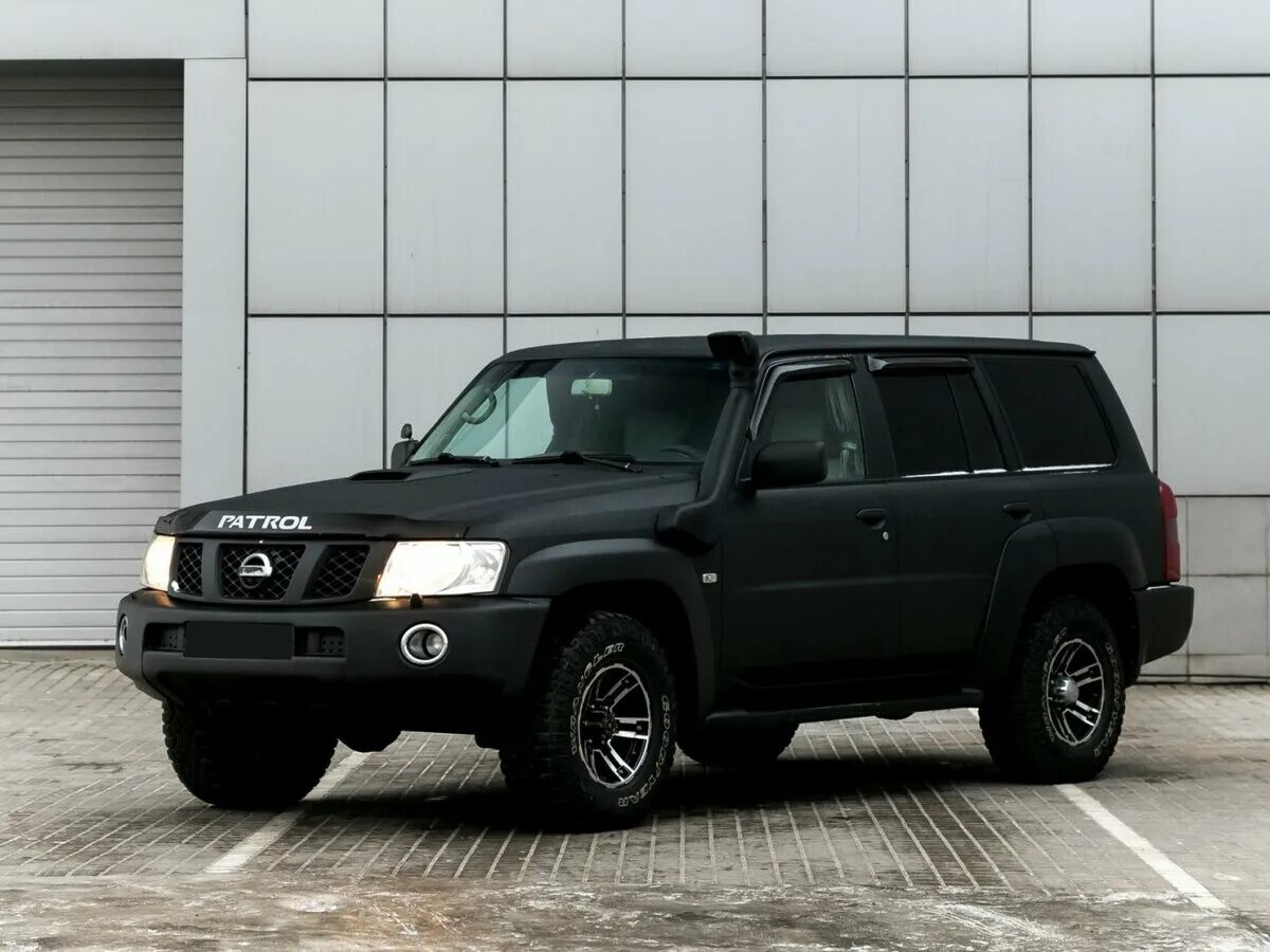 Рестайлинг патрол купить. Nissan Patrol y61 2005. Nissan Patrol y61 2007. Nissan Patrol 61 чёрный. Nissan Patrol y61 2000.