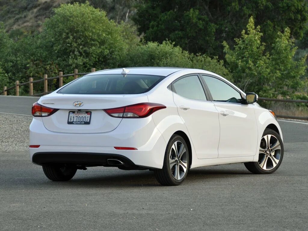 Hyundai elantra coupe 2013. Honda элантра 2021 белая. Хюндай элантра 2020 год. Хендай элантра 2015 белая. Hyundai elantra gt 2013.
